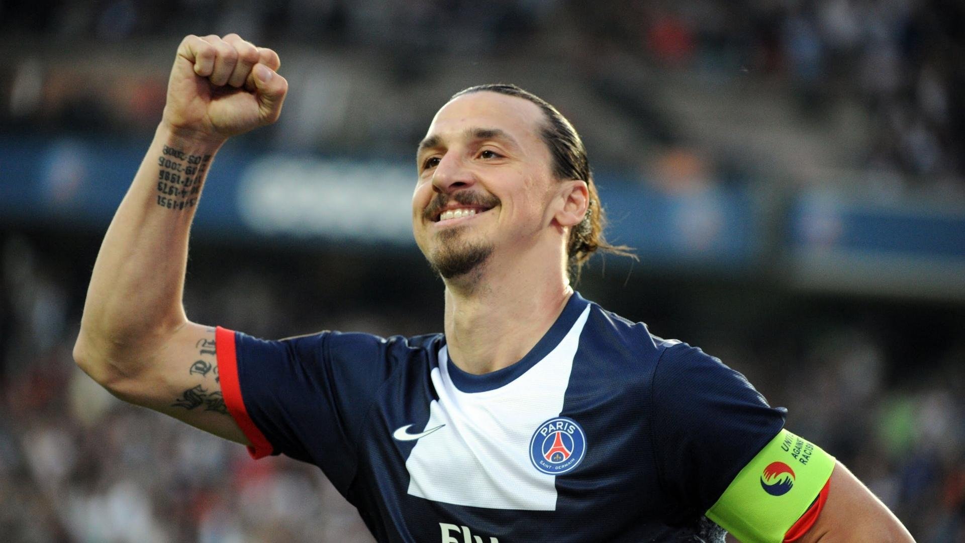 C罗回归曼联！滕哈赫的战术密码与更衣室动态大揭秘，滕哈格曼联