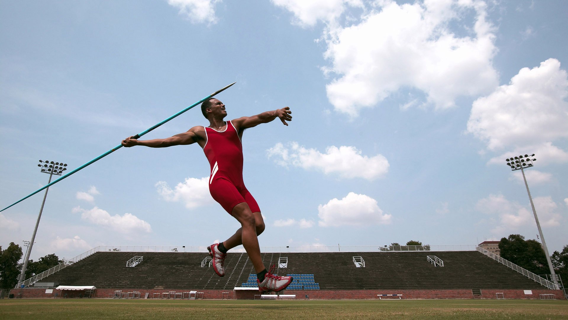 美国游泳国家队备战2025年奥运会，今年美国游泳